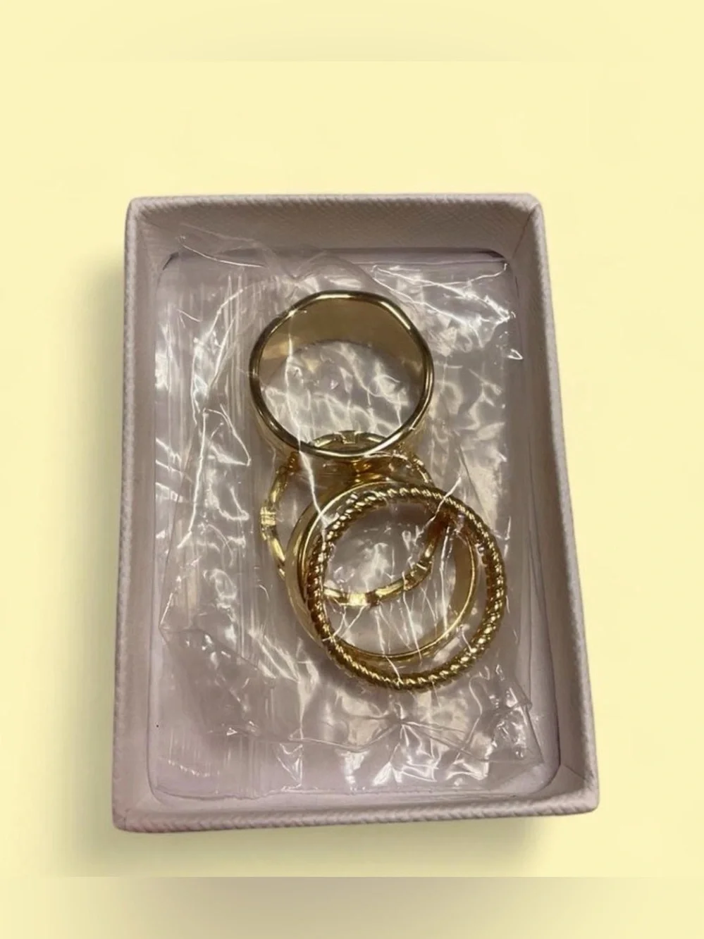 4 pack gold toned rings